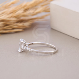 Anillo de Plata 925 con Moissanita Corte Esmeralda, Banda Pavé, Estilo Solitario, Diseño Clásico y Elegante, Joyería Brillante, Idea de Regalo para Mujer - Product Image 3