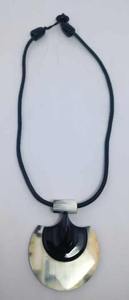 Meilleure vente collier de mode pour femmes corne de buffle naturelle polie avec ambre miel style animal n'importe quelle couleur disponible - Product Image 3