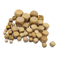 Dés en bois carrés écologiques sur mesure en gros avec impression UV couleur, gravure laser et marquage à chaud dans plusieurs styles