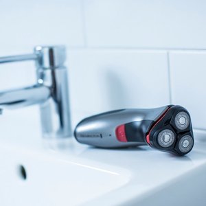 Recortadora Eléctrica Húmeda y Seca con Indicador LED, Cuchillas de Acero, Inalámbrica, 40 min de Autonomía, Resistente al Agua IPX7, Afeitadora Corporal y Facial - Product Image 3