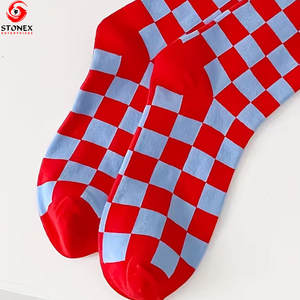 Chaussettes décontractées pour femmes en gros, chaussettes en coton respirantes antibactériennes à séchage rapide de haute qualité avec logo sur le corps - Product Image 5