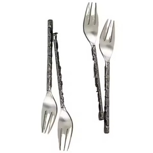 Juego de cubiertos de metal con acabado real brillante, cuchara de acero inoxidable de lujo, tenedor, cuchillo, cubiertos para un comedor elegante y hogares modernos - Product Image 6