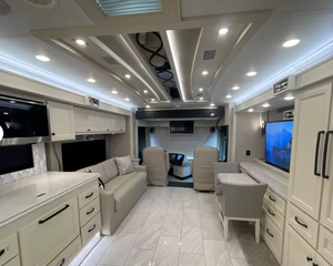 Autocaravana Tiffin Phaeton Usada, Altamente Económica, Años 2022-2024, Construcción de Acero/Aluminio/Plástico, Interiores Espaciosos, 4-6 Personas - Product Image 3