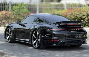 SUV 911 Turbo S Usado 2024 4.1L Volante a la Izquierda Cuero Calefactable Caja de Cambios Automática Llantas de Aleación R18 Navegación Pantalla Táctil Techo Solar Euro IV - Product Image 4