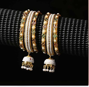 Pulseras de latón jhumka con cuentas de perlas, trabajo de pedrería multicolor, joyería de moda para bodas, disponible a precios de mayoreo. - Product Image 3