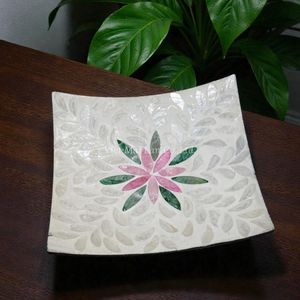 Assiette Traditionnelle Bohème en Nacre pour Décoration de Table et Utilisation Authentique à la Maison, Provenant du Vietnam - Product Image 1