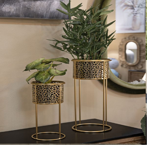 Jardinières de cylindre d'or texturisées, conception à nervures, grands et ronds, pots de plancher de déclaration, disponibles aux prix de gros. - Product Image 3