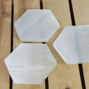 Placa de Piedra Caliza de Selenita Pulida con Diseño de Amor - Product Image 6