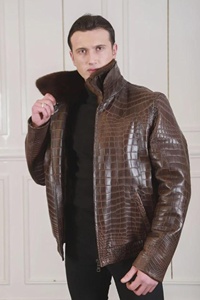 Chaqueta de cuero vacuno genuino con relieve de cocodrilo de primera calidad que combina una textura audaz, una calidad duradera y un atractivo imponente. - Product Image 4