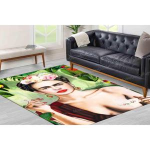 Tapis imprimé Frida Kahlo avec tasse à thé - Design de tapis moderne et célèbre, avec tapis moelleux à poils longs - Product Image 1