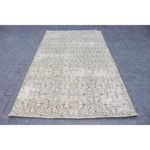 พรมวินเทจขนาดใหญ่ 5.2x8.3 ฟุต สีขาว สไตล์โมร็อกโกตุรกี - Product Image 1