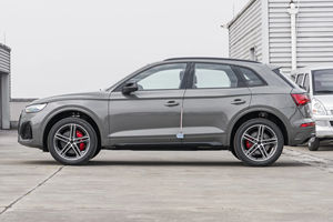 Q4 SUV Compacto Premium Híbrido, Plataforma MEB, Transmisión Automática, Volante a la Izquierda, R20 Oscuro, Motores de 150/230kW, Autonomía CLTC de 560-605km - Product Image 5