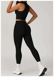 Conjunto de yoga sin costuras de alta calidad para mujer Ropa de entrenamiento y fitness personalizada - Product Image 4