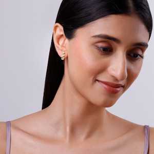 ต่างหูเพชรรูปเกลียวสีทอง J Hoop - Product Image 6