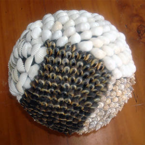 Mosaico de Conchas Marinas Pulidas de 15 cm, Motivos Variados para Decoración del Hogar, Estilo Náutico y Romántico - Product Image 1