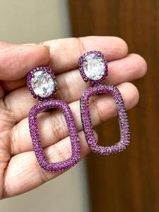 Lady Fashion Lab Boucles d'oreilles longues avec pierres de zircon rubis Forme rectangulaire Bijoux en cristal vintage Diamant Pierre principale - Product Image 2