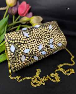 Bolso de Mano de Mosaico Metálico Ligero Hecho a Mano con Diseño Geométrico y Cierre de Botones para Fiestas y Celebraciones con Estilo - Product Image 3