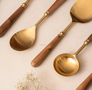 Ustensiles de service en acier inoxydable et en bois-Ensemble de 6 pièces de qualité supérieure Fine Dining Essentials - Product Image 6