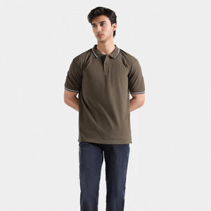 เสื้อเชิ้ตผู้ชายผ้าคอตตอนเมอร์เซอไรซ์ถักแบบลำลอง สั่งทำโลโก้ OEM คุณภาพสูง สีพื้น ไม่หด แห้งเร็ว แขนสั้น - Product Image 1