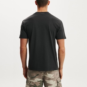Camiseta de Lujo Ligera 100% Algodón con Estampado de Letras, Corte Regular, Cuello Redondo, Manga Corta, Hombros Caídos, Estilo Urbano para Hombre - Product Image 2