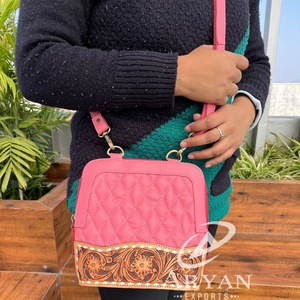 2025 New Designer Hand Tooled Cowhide Leather Zipper Crossbody Bag for Women's High Quality Diamond Lattice Quilted Shoulder Bag - Product Image 1