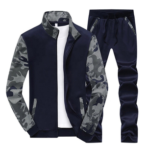 Ensemble de survêtement d'entraînement sportif respirant et écologique grande taille pour l'été, avec impression personnalisée, motif camouflage, manches raglan, en molleton 100 % coton - Product Image 1