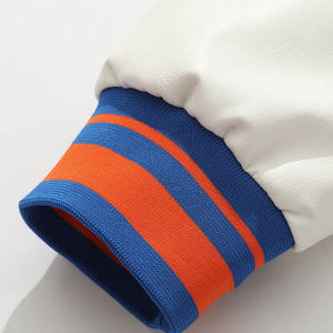 แจ็คเก็ตเบสบอลทรงบอมเบอร์สำหรับผู้ชาย คอตั้ง ปักโลโก้ด้านหน้า ผ้าผสมขนสัตว์ แขนหนัง PU แต่งขอบถัก ระบายอากาศ กันลม - Product Image 6