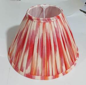 Pantalla de Lámpara de Seda Dupion con Parches Rojos y Azules para Lámpara de Escritorio con Portalámparas E14, Anillo Circular Plano de 23 cm de Diámetro - Product Image 6