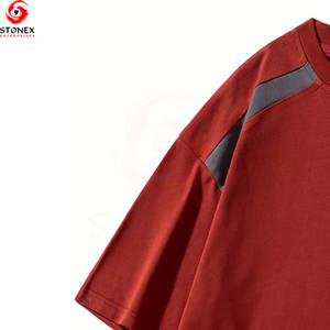 T-shirt rouge surdimensionné pour homme avec panneaux contrastés aux épaules, en coton, col rond, streetwear, vente en gros - Product Image 5