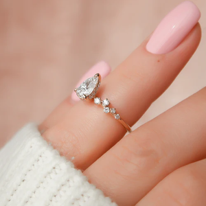 Meilleure collection Bague de fiançailles en diamant cultivé en laboratoire taille poire 1,5 ct Or blanc massif 14 carats Diamant empilable certifié IGI - Product Image 4