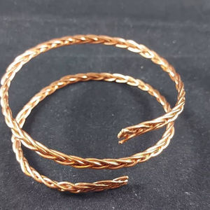 Bracelet en cuivre fait main pour l'exportation mondiale, finition polie lisse, structure réglable et matériau durable - Product Image 1