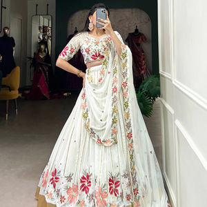 Designer exclusif mariage lehenga traditionnel belle Lehenga, avec chemisier fantaisie, Dupatta pakistanaise fête mariage demoiselle d'honneur - Product Image 1