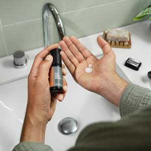 Kit de Afeitadora Eléctrica para Hombre con Cuchillas Intercambiables, Recortador de Barba y Vello, Gel de Afeitado Lavable y Repuestos para Después del Afeitado - Product Image 2