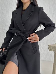 Manteau trench noir élégant à manches longues, col à revers, ceinture, longueur midi, coupe-vent, pour l'automne - Product Image 6