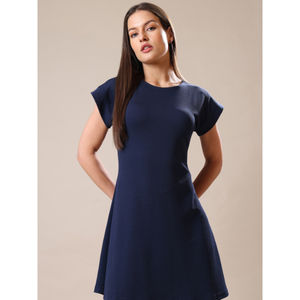 Robe à fente évasée Purvaja pour femme, mini longueur, col bateau/rond, manches courtes régulières, design plissé froncé. - Product Image 2