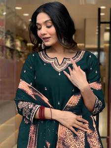 Conjunto de Salwar Kameez Tradicional Verde Bordado para Mujer, Incluye 1 Salwar, 1 Kameez, 1 Dupatta, Tela de Seda Romana de Secado Rápido para Fiestas - Product Image 3