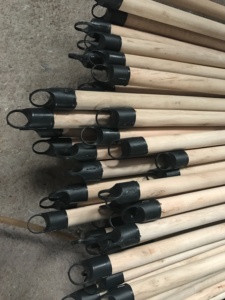 Manche de vadrouille en bois d'eucalyptus de 120cm avec capuchon en plastique Finition durable lisse, écologique et résistante à l'humidité - Product Image 3