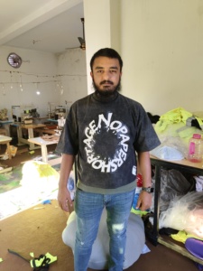 Camiseta recortada de lavado ácido con logotipo personalizado /// talla unisex - Product Image 2