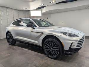 Aston Martin DBX 707 AWD SUV 2024 con motor V8 biturbo de 4.0L - Product Image 3