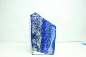 Piedra Preciosa Azul Natural con Corte Esmeralda en Forma de Pirámide, Tratada Térmicamente, Pulida, para la Elaboración de Joyas - Product Image 6