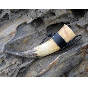 Cuerno para beber vikingo pulido ecológico natural con soporte de cuero Feng Shui - Product Image 1