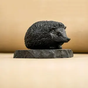 Figura de erizo de shungita - Product Image 3