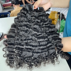 Fournisseurs de gros de cheveux bouclés birmans à tendance chaude de matériaux de cheveux humains non transformés faisceaux de tissage bouclés 8-30 couleur naturelle - Product Image 1