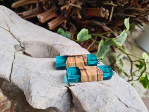 Boucles d'oreilles artisanales en bois et en résine durables Eco-Luxe Tendance intemporelle élégante pour les personnes soucieuses de la mode - Product Image 5