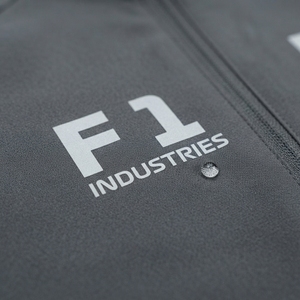 เสื้อแจ็คเก็ตผู้ชาย F1 Industries แบบกันลม สปอร์ต ทรงนักแข่ง คอตั้ง ซิปหน้า โลโก้สีเทาล้วน ผลิตจากโพลีเอสเตอร์ เหมาะสำหรับใส่ในฤดูใบไม้ร่วง - Product Image 5