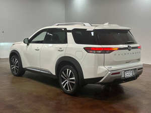 Construit légèrement utilisé 2024 Niss-an Patf-inder Platinum 4dr SUV - Product Image 5