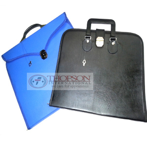 Étui maçonnique Regalia étui à tablier en cuir et tissu fait à la main avec détail brodé au point de croix complexe pour une utilisation franc-maçon - Product Image 2