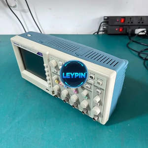 Oscilloscope numérique Tektronix TDS2024C 4 canaux 200 MHz 2 GS/s, 1 pièce, bon état d'occasion - Product Image 6