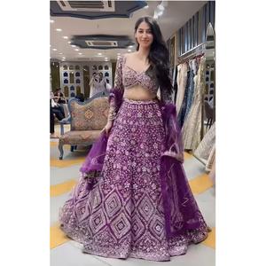 Royal Design Heavy Net Brodé Lehenga Choli avec Codding Design Work pour la mariée et le mariage de demoiselle d'honneur du fournisseur indien - Product Image 1