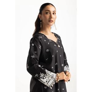 Conjunto de traje bordado en tela negra para mujer, compuesto por camisa y pantalón - Product Image 5